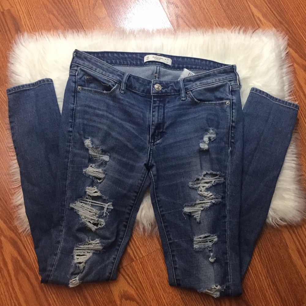 Abercrombie and Fitch distressed 👖